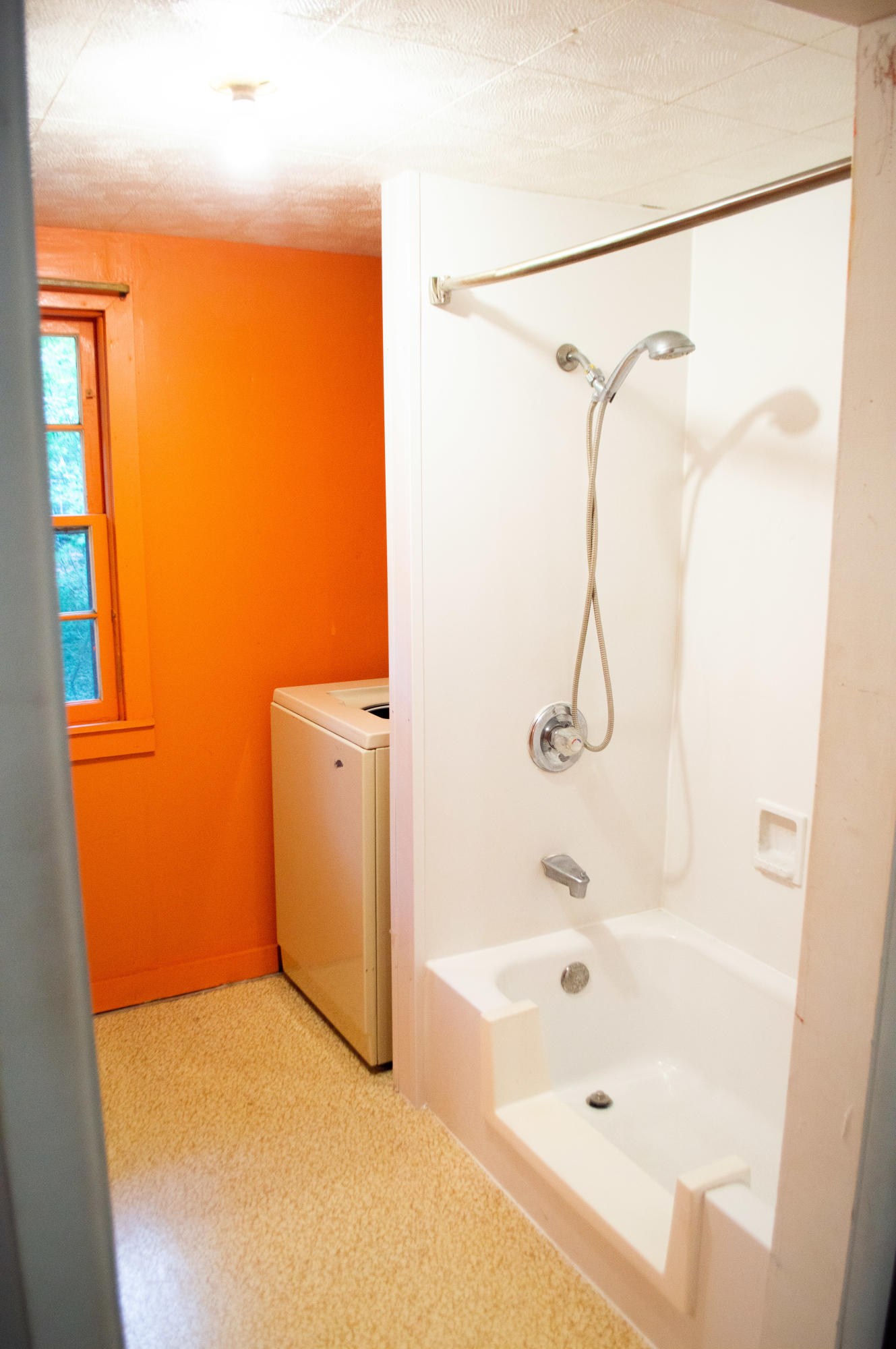 1740 Russell Road Muskegon, MI 49445 - Photo 13 of 24 Bathroom