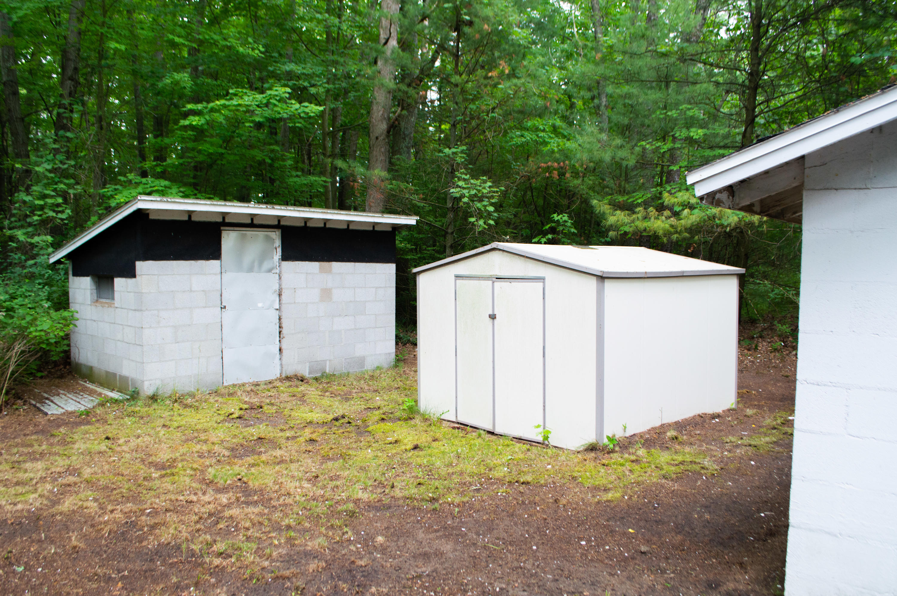 1740 Russell Road Muskegon, MI 49445 - Photo 22 of 24 Sheds