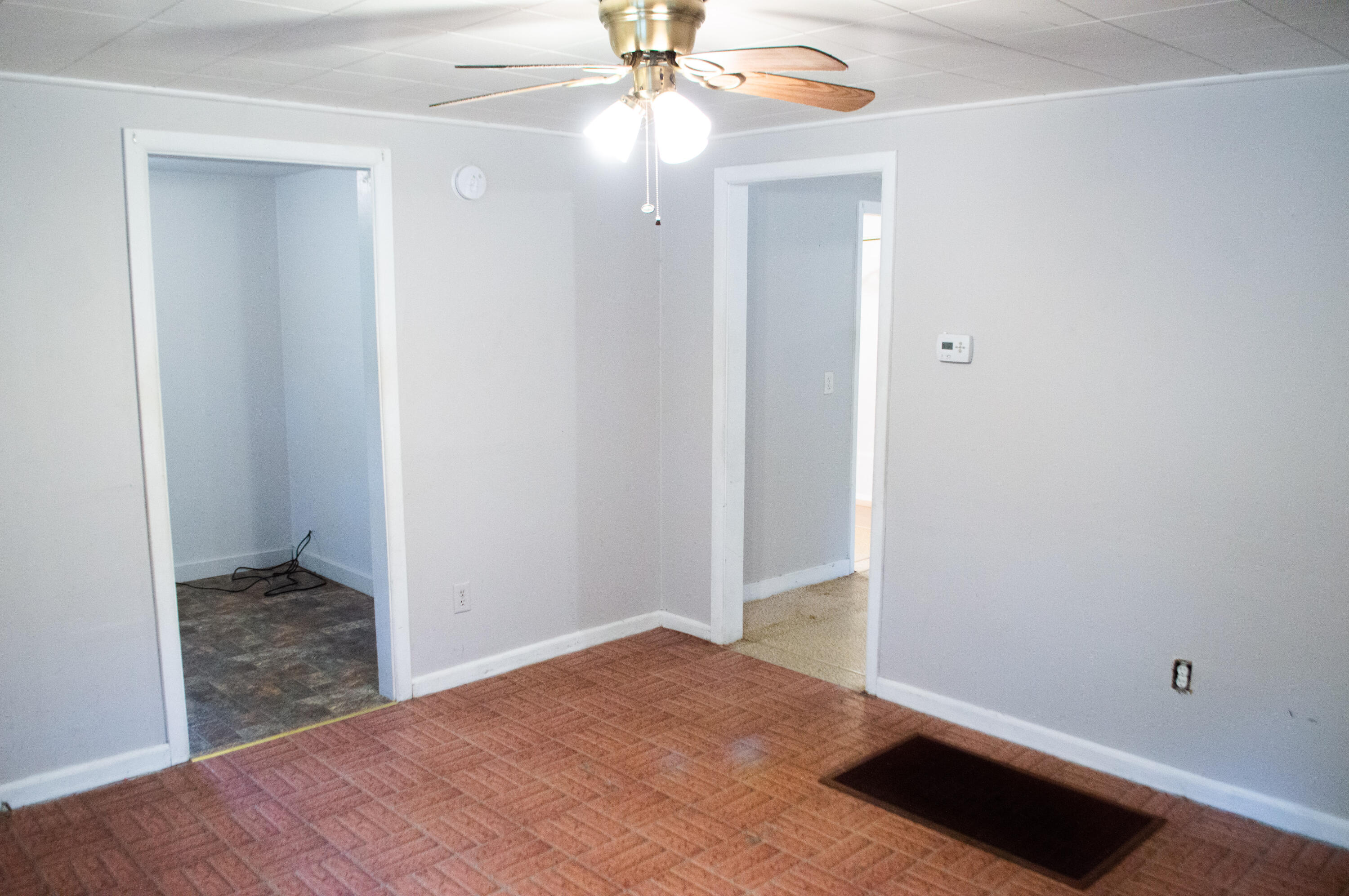 1740 Russell Road Muskegon, MI 49445 - Photo 5 of 24 Living Room