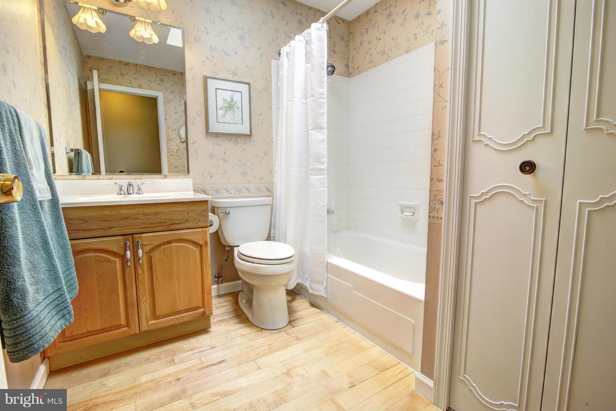 117 West Church Road Sterling, VA 20164 - Photo 13 of 28 Bath