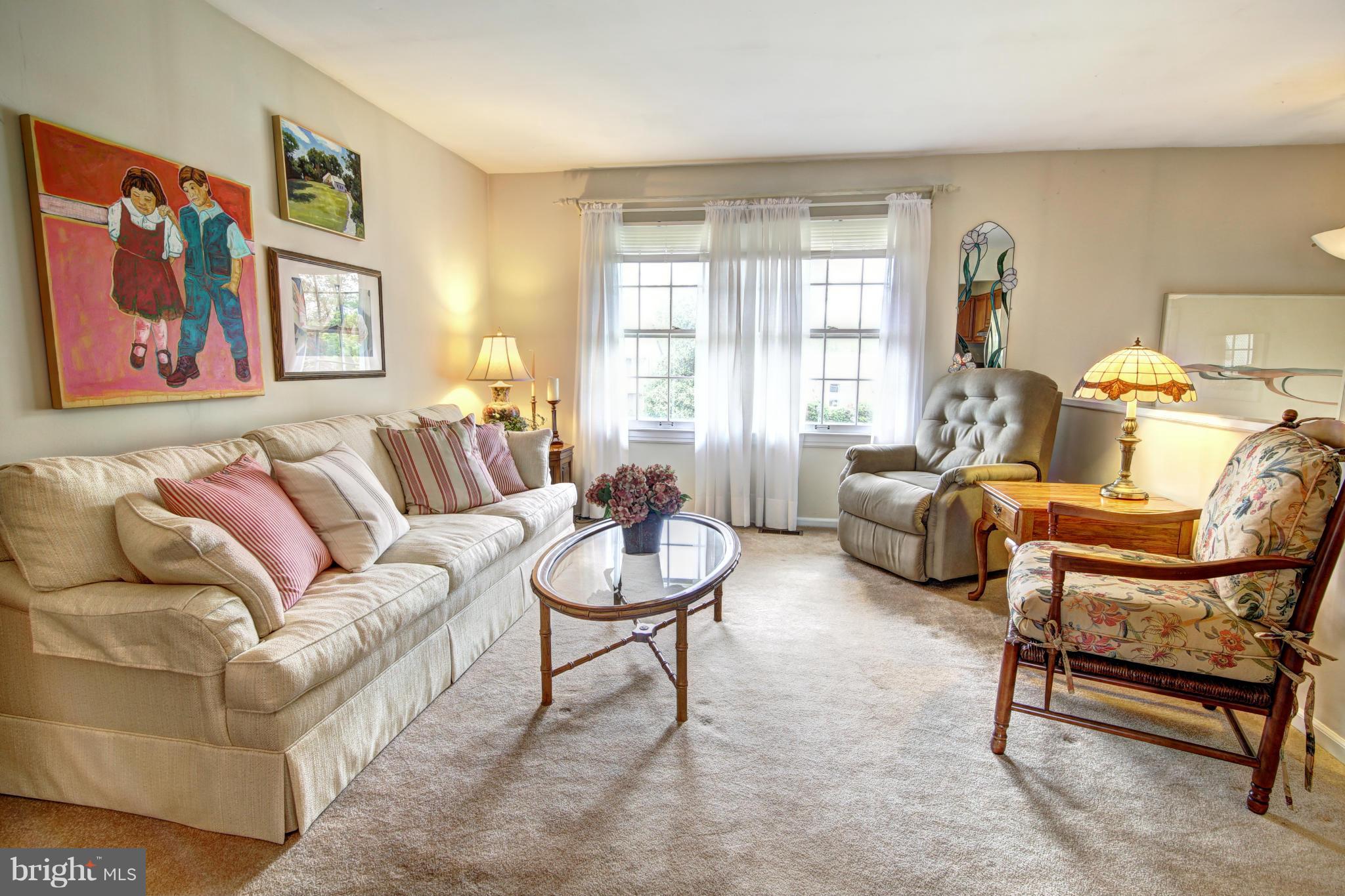 117 West Church Road Sterling, VA 20164 - Photo 4 of 28 Living Room