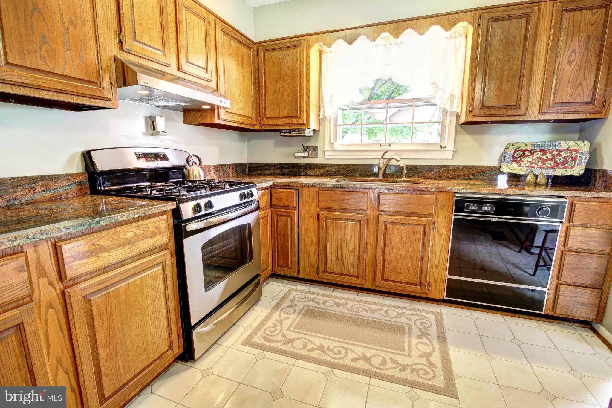 117 West Church Road Sterling, VA 20164 - Photo 8 of 28 Kitchen