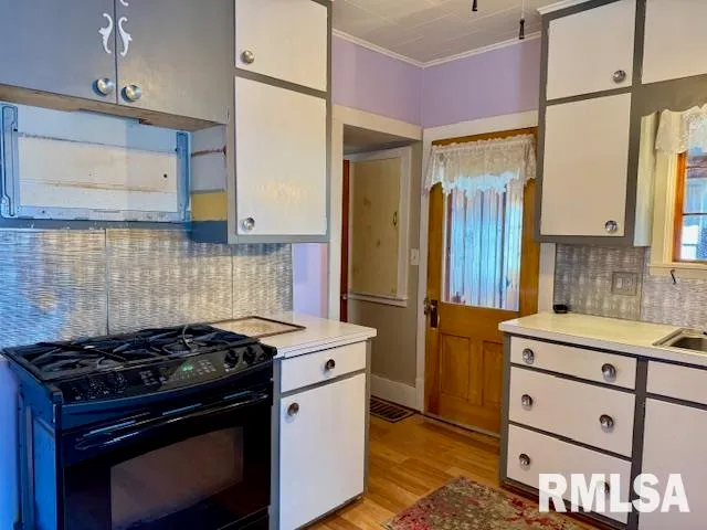 $73,000 | 2918 Pershing Boulevard, Clinton, IA 52732