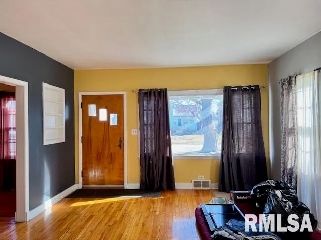 $73,000 | 2918 Pershing Boulevard, Clinton, IA 52732