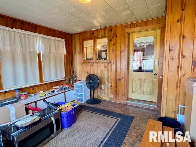 $73,000 | 2918 Pershing Boulevard, Clinton, IA 52732