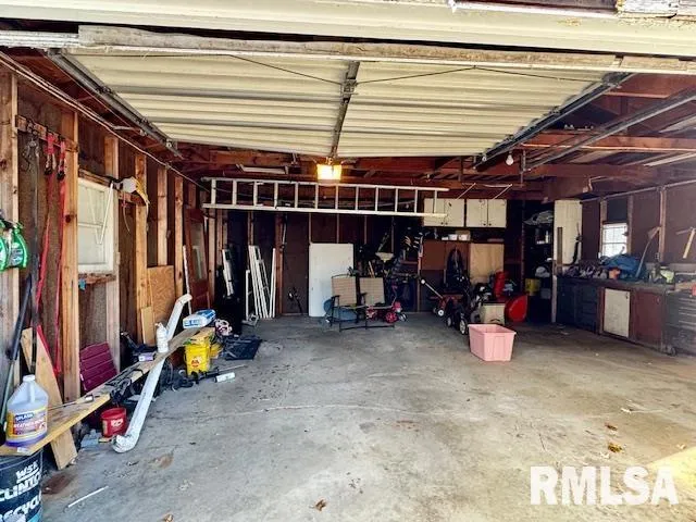 $73,000 | 2918 Pershing Boulevard, Clinton, IA 52732