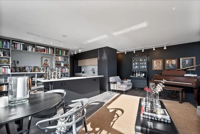 $2,200 | 5701 North Sheridan Road, Unit 9U, Chicago, IL 60660