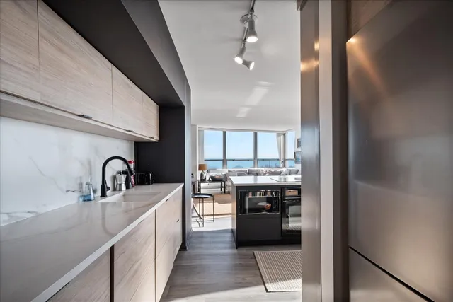 $2,200 | 5701 North Sheridan Road, Unit 9U, Chicago, IL 60660