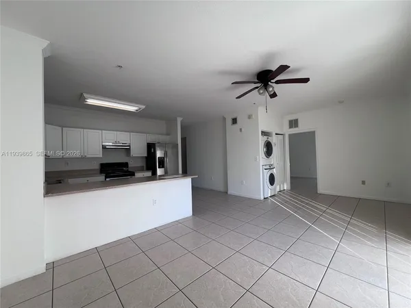 $2,400 | 17350 Northwest 67th Avenue, Unit 301, Hialeah, FL 33015