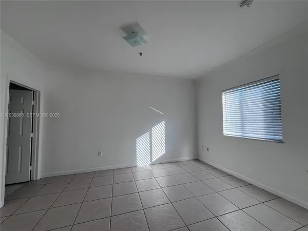 $2,400 | 17350 Northwest 67th Avenue, Unit 301, Hialeah, FL 33015
