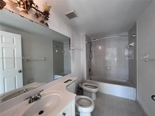 $2,400 | 17350 Northwest 67th Avenue, Unit 301, Hialeah, FL 33015