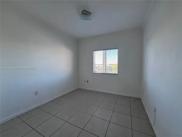 $2,400 | 17350 Northwest 67th Avenue, Unit 301, Hialeah, FL 33015
