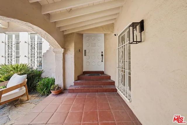 a view of entryway with a front and dining room