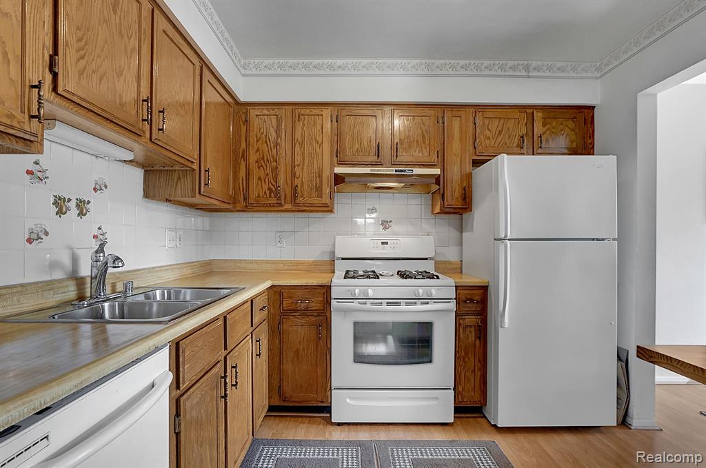 24476 Greenhill Road Warren, MI 48091 - Photo 8 of 23