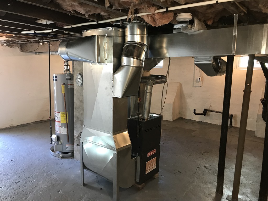 65 Grand Street Springfield, MA 01108 - Photo 29 of 30 a view of a room with gym equipment