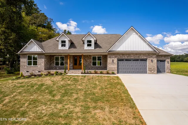 $799,900 | 5812 Caswell Drive, Greenback, TN 37742