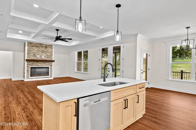 $799,900 | 5812 Caswell Drive, Greenback, TN 37742