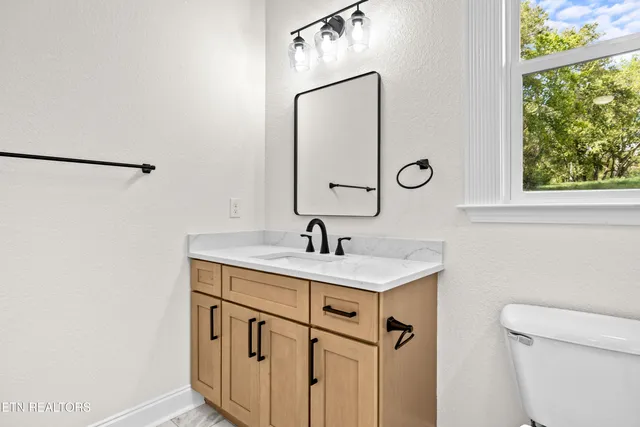 $799,900 | 5812 Caswell Drive, Greenback, TN 37742