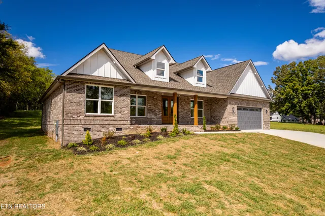 $799,900 | 5812 Caswell Drive, Greenback, TN 37742