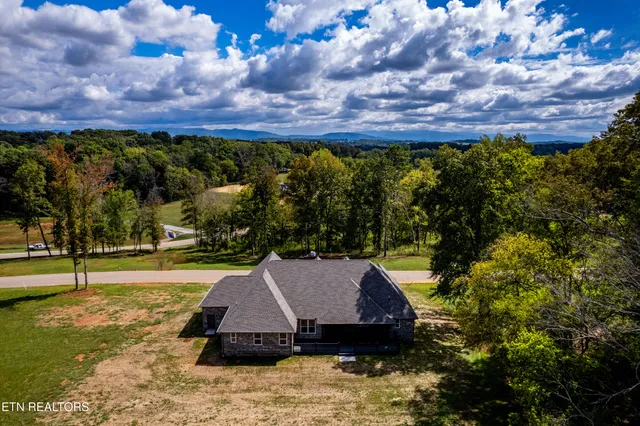 $799,900 | 5812 Caswell Drive, Greenback, TN 37742