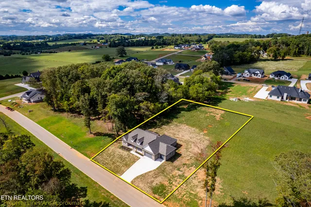 $799,900 | 5812 Caswell Drive, Greenback, TN 37742