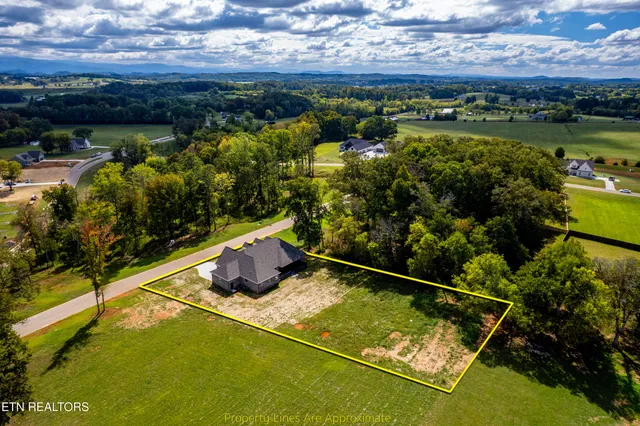 $799,900 | 5812 Caswell Drive, Greenback, TN 37742