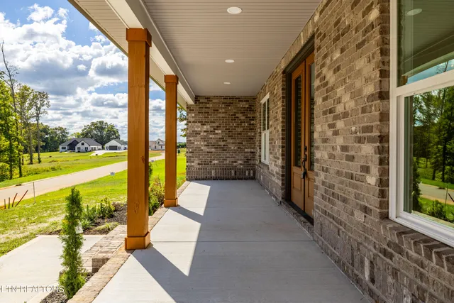 $799,900 | 5812 Caswell Drive, Greenback, TN 37742