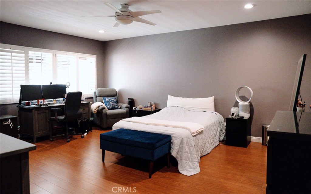 9759 Vía Roma Burbank, CA 91504 - Photo 6 of 29 Master