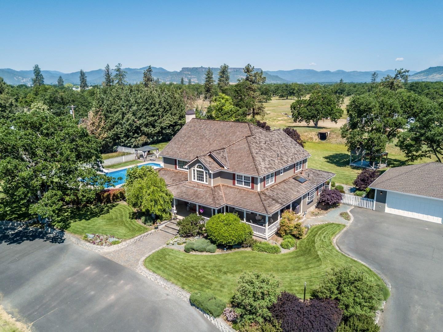 1208 Gibbon Road Central Point, OR 97502 - Photo 1 of 35 Primary Photo