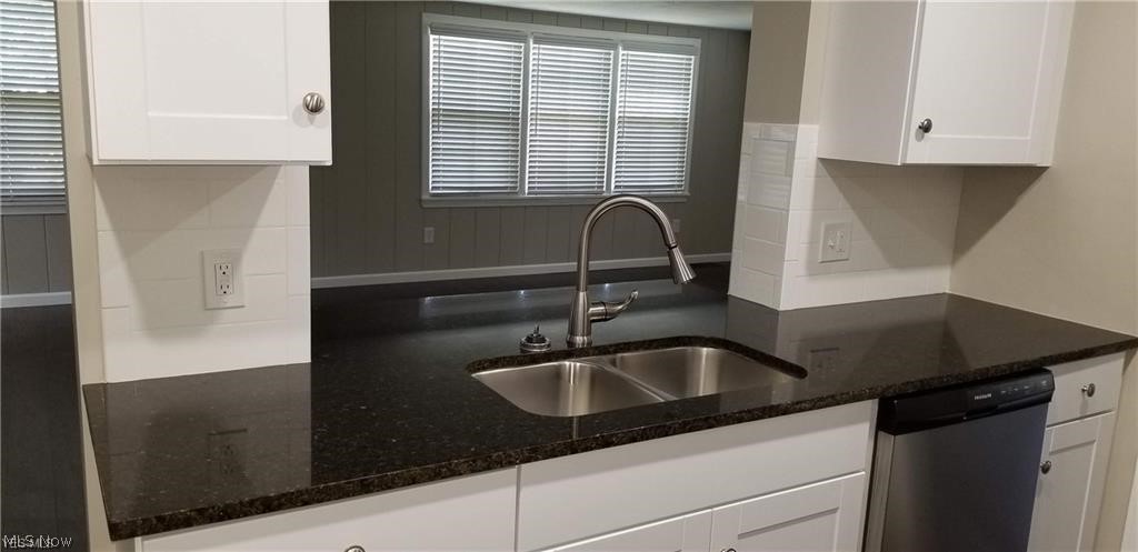 4303 Elmwood Road Cleveland, OH 44121 - Photo 10 of 35