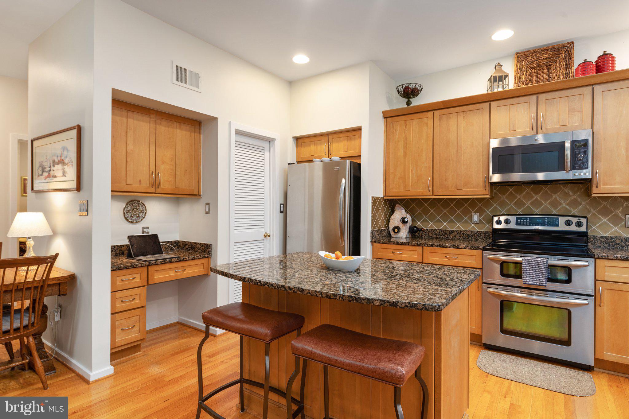 11537 Hemingway Drive Reston, VA 20194 - Photo 8 of 25 Kitchen