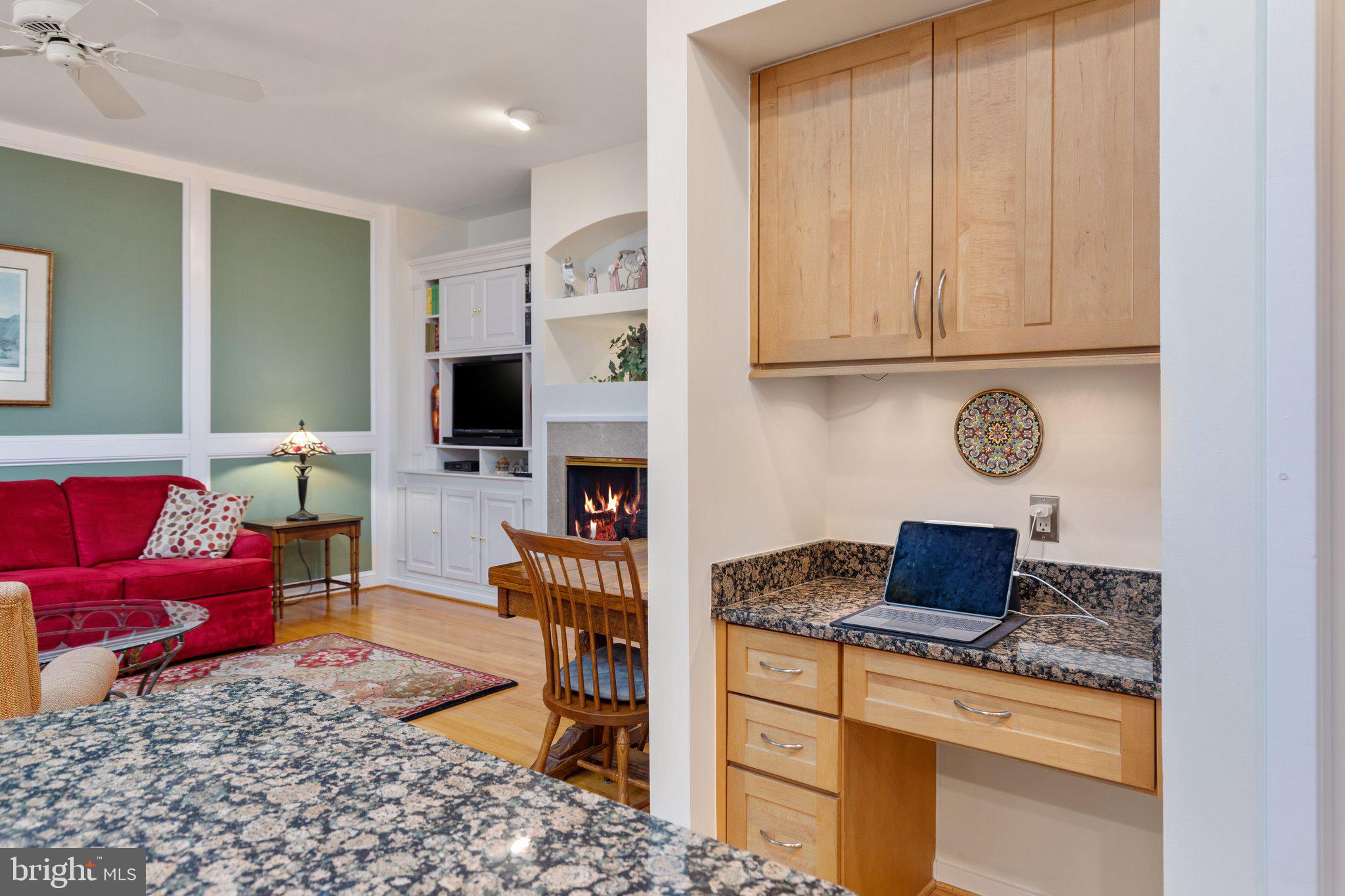 11537 Hemingway Drive Reston, VA 20194 - Photo 9 of 25 work station