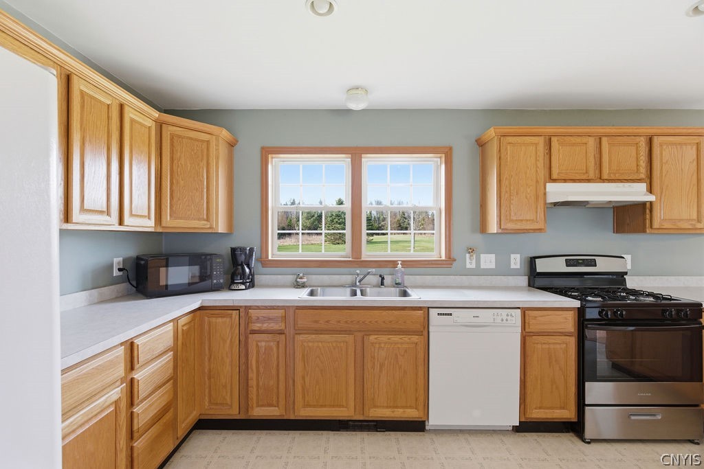 7499 Bonney Hill Road Madison, NY 13346 - Photo 7 of 33