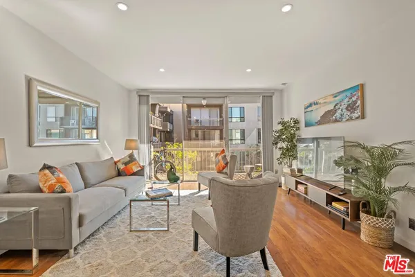 $2,400 | 1745 Camino Palmero Street, Unit 420, Los Angeles, CA 90046