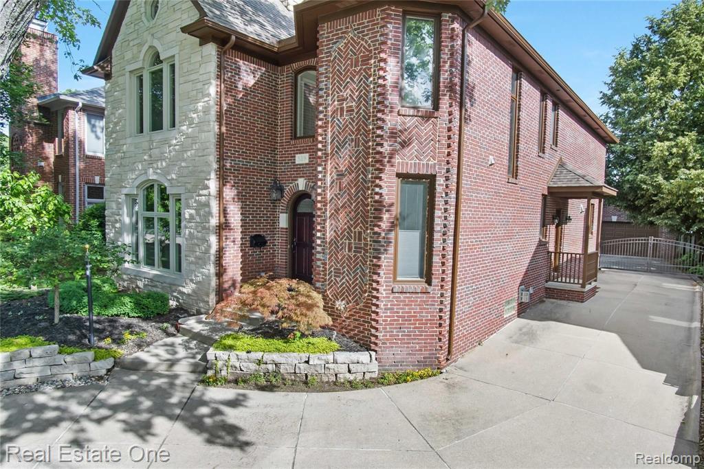 329 Griggs Street Rochester, MI 48307 - Photo 4 of 52