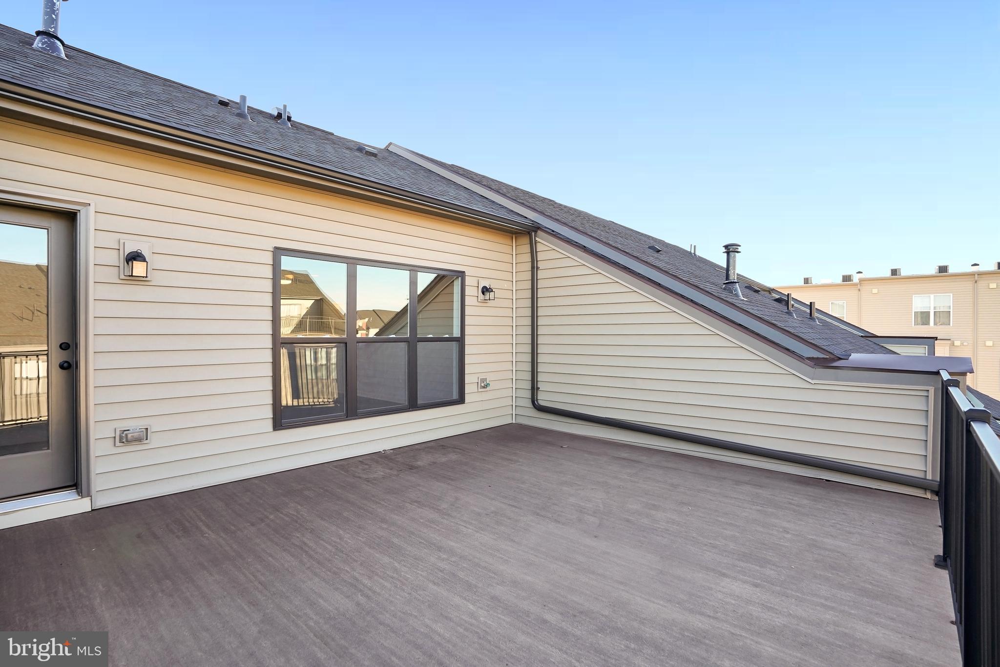 22954 Sullivans Cove Square Brambleton, VA 20148 - Photo 31 of 38 a view of an empty room with a window