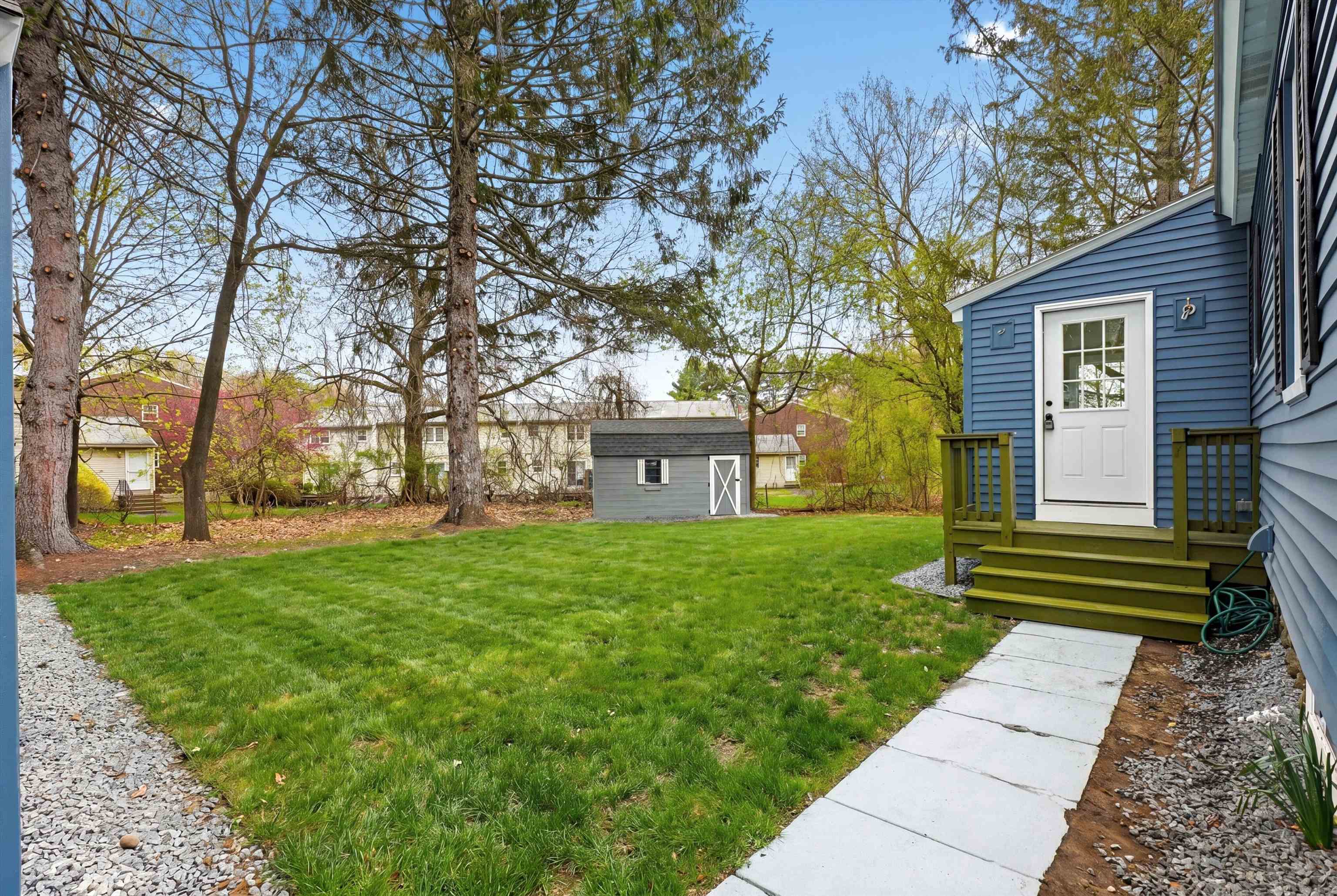 293 Lawrence Road Salem, NH 03079 - Photo 34 of 41 Gallery Image 34