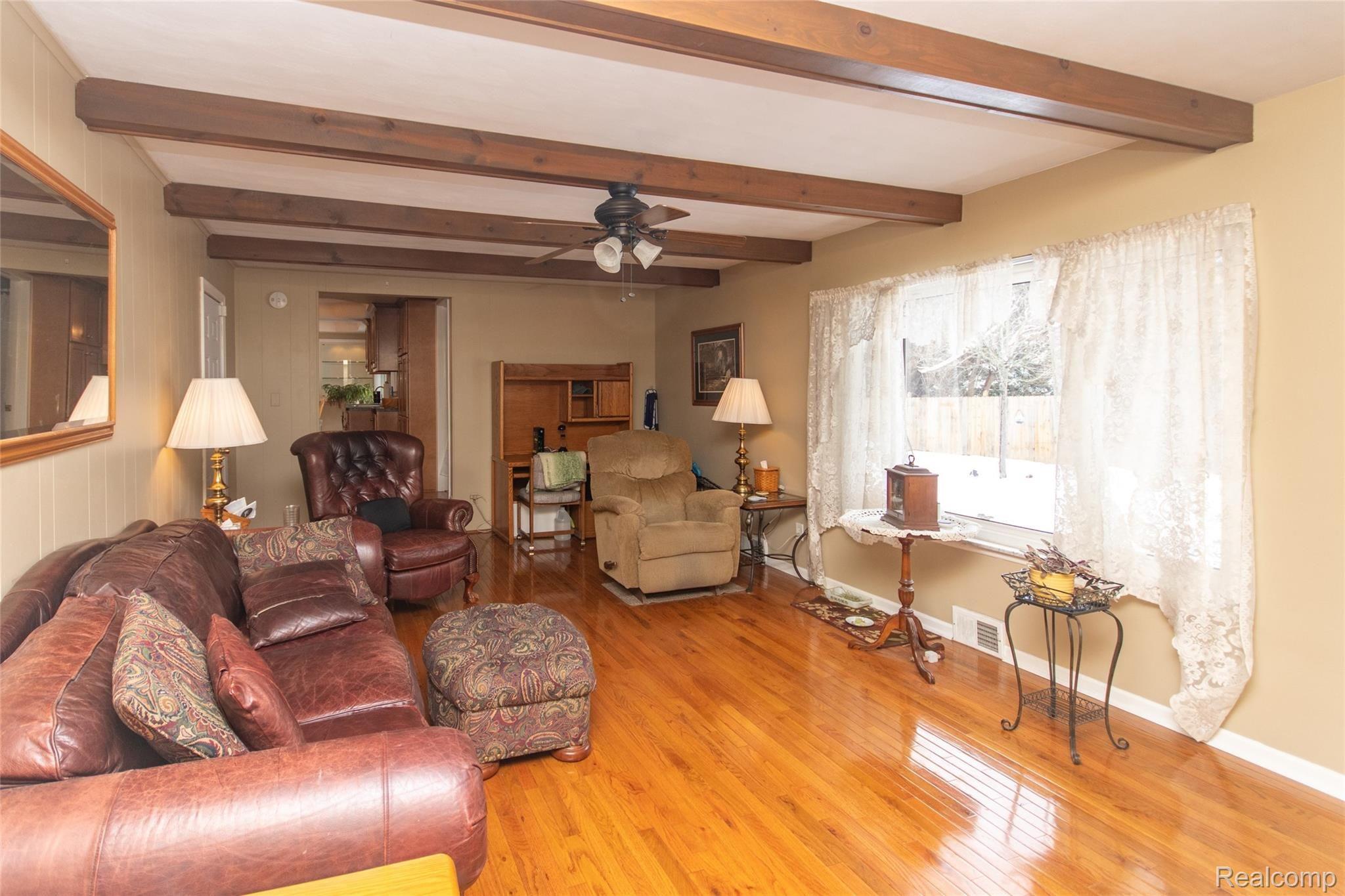 814 Wilwood Road Rochester, MI 48309 - Photo 5 of 57 Gorgeous window