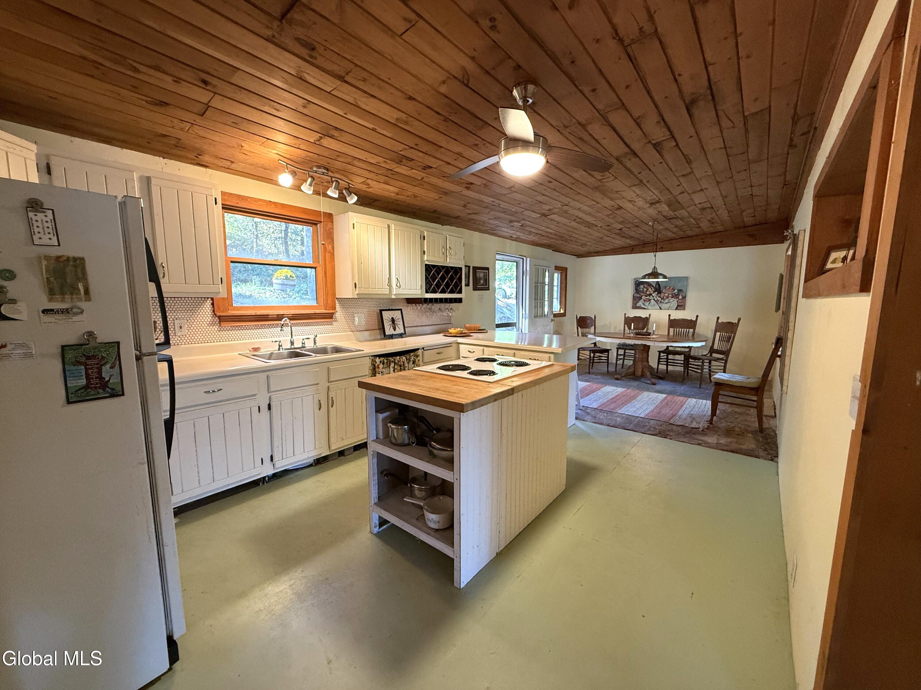 40 Seneca Road Sand Lake, NY 12196 - Photo 13 of 44 10 A