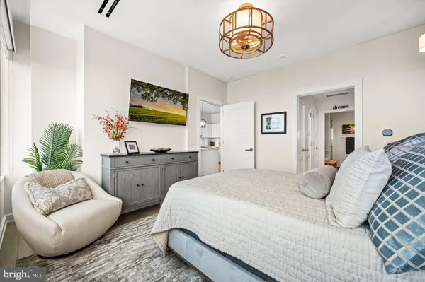 $750,000 | 50 South 16th Street, Unit 5203, Philadelphia, PA 19103