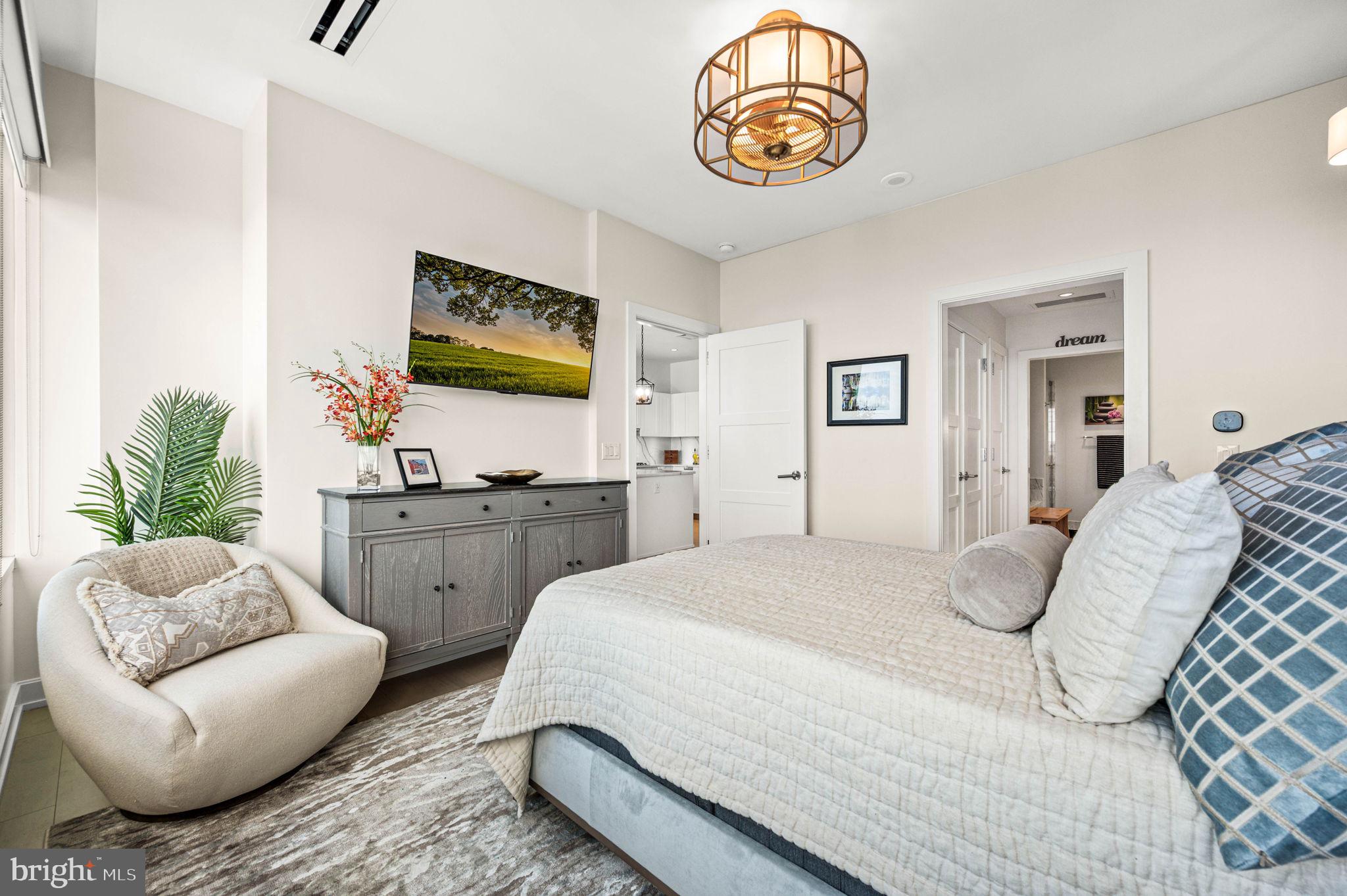 50 South 16th Street, Unit 5203 Philadelphia, PA 19103 - Photo 16 of 59 Primary Bedroom