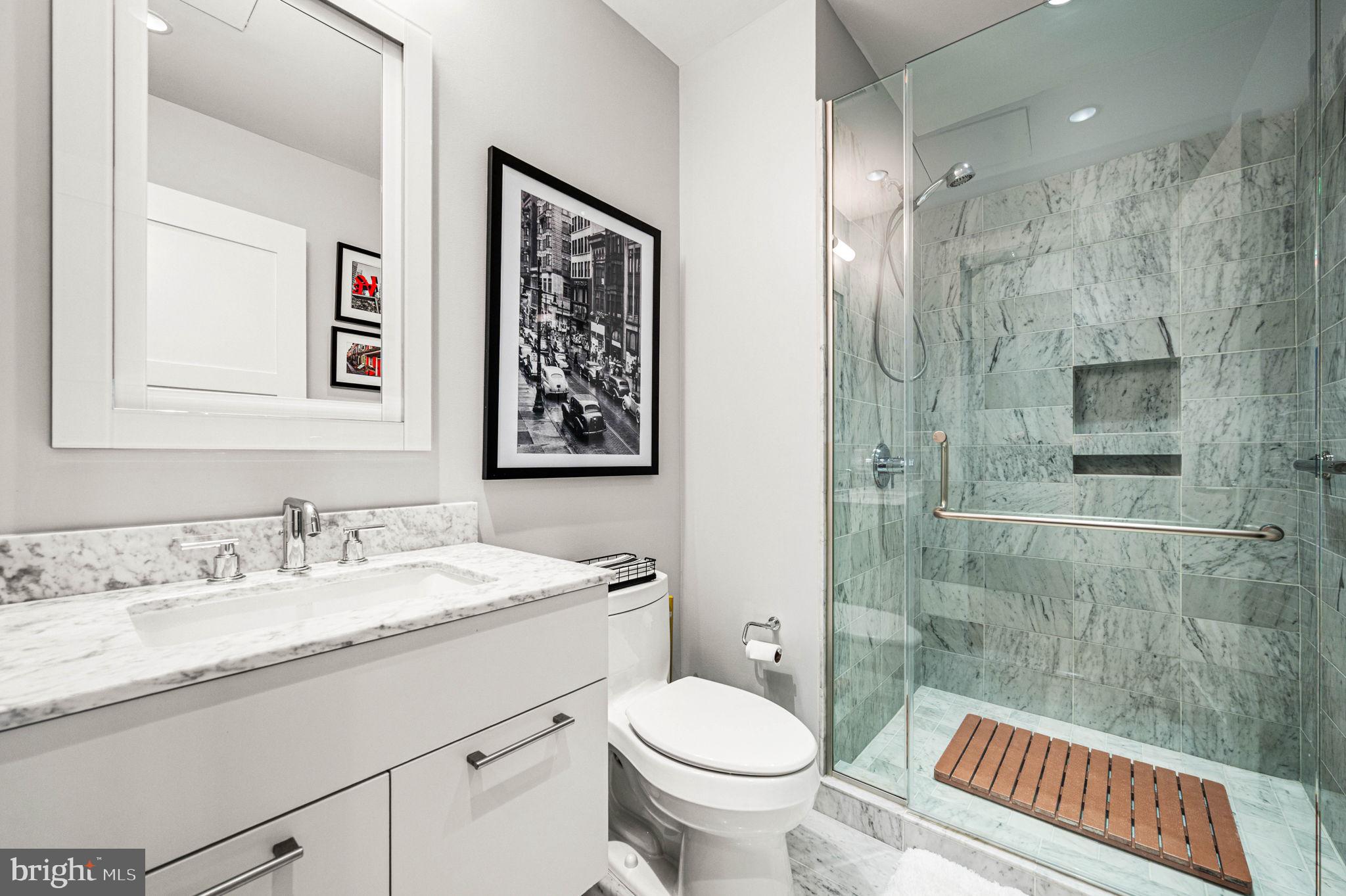 50 South 16th Street, Unit 5203 Philadelphia, PA 19103 - Photo 23 of 59 Second bathroom