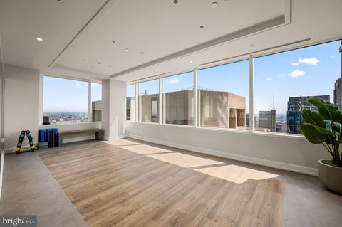 $750,000 | 50 South 16th Street, Unit 5203, Philadelphia, PA 19103