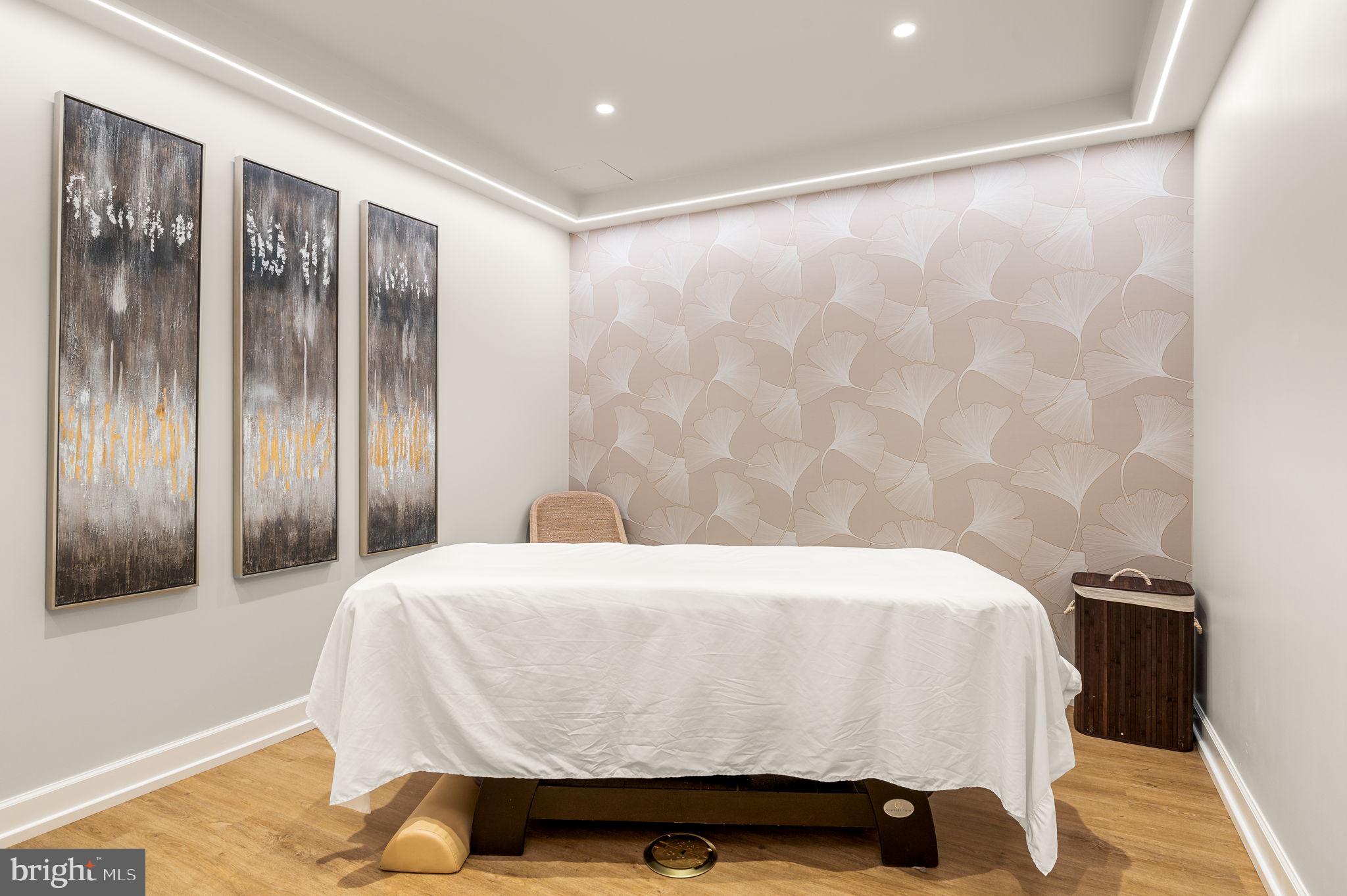 50 South 16th Street, Unit 5203 Philadelphia, PA 19103 - Photo 45 of 59 Massage Room
