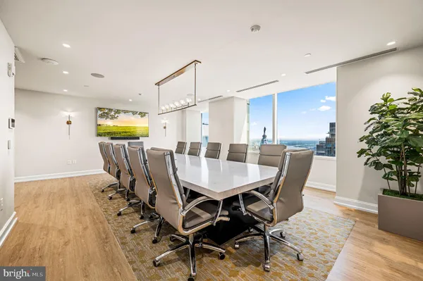 $750,000 | 50 South 16th Street, Unit 5203, Philadelphia, PA 19103
