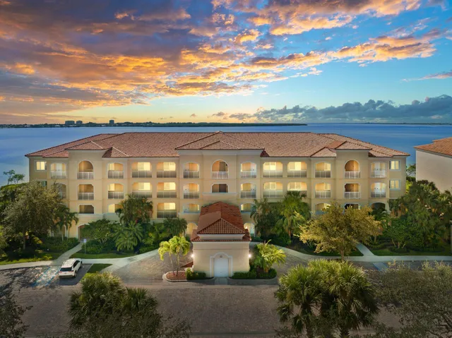 $2,450 | 22 Harbour Isle Drive West, Unit PH02, Hutchinson Island, FL 34949