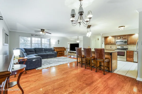 $449,900 | 2913 Staffordshire Boulevard, Powell, TN 37849