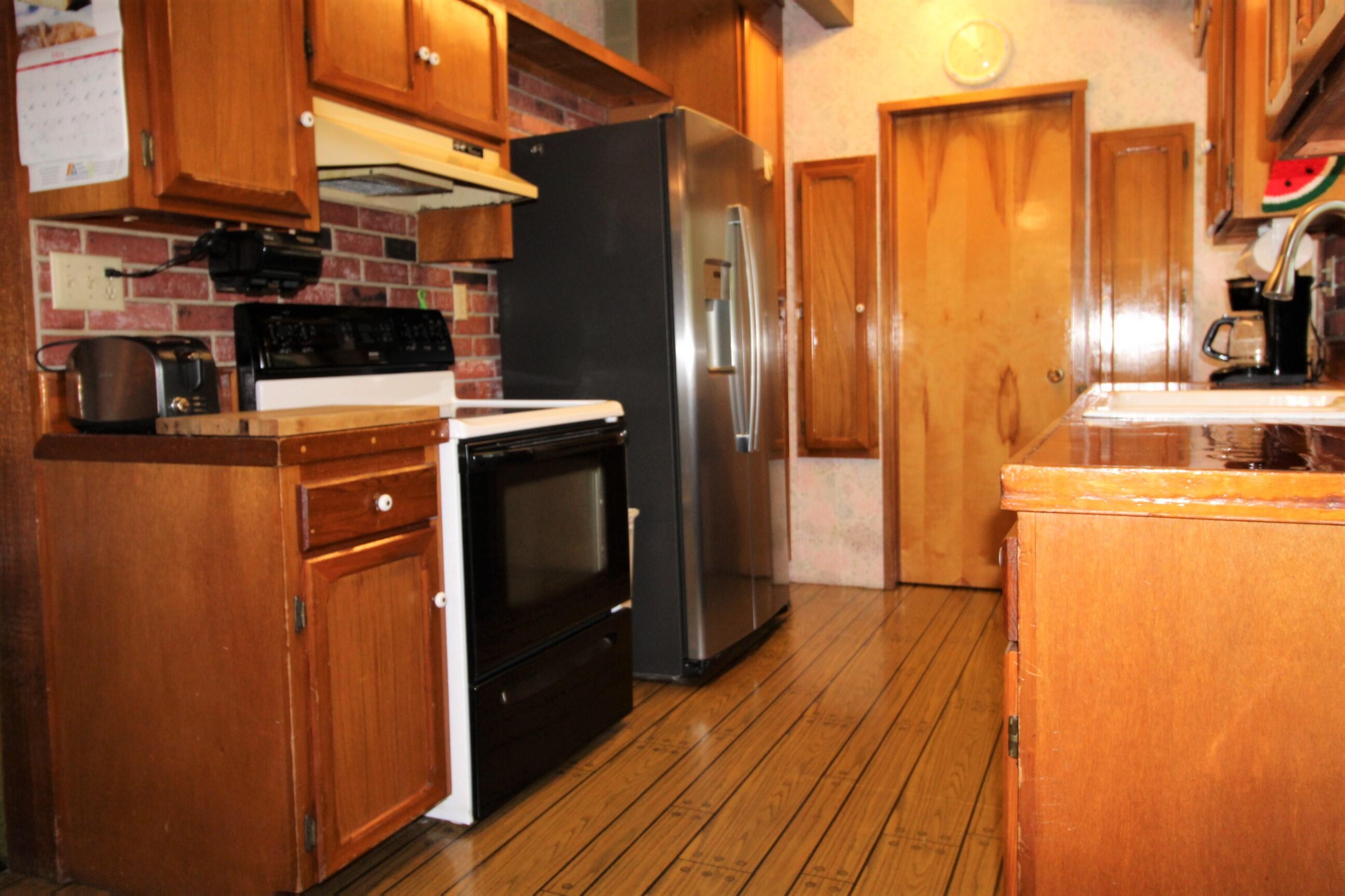 417 Thompson Creek Road Jacksonville, OR 97530 - Photo 11 of 37 417 more kitchen