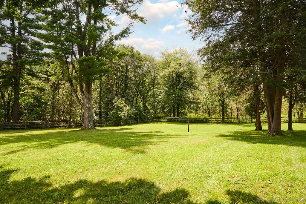 160 Cedar Road Fairfield, CT 06890 - Photo 9 of 37