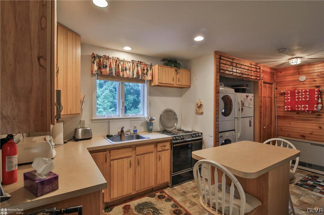 475 English Road Bath, PA 18014 - Photo 33 of 46 a kitchen that has a table and chairs in it